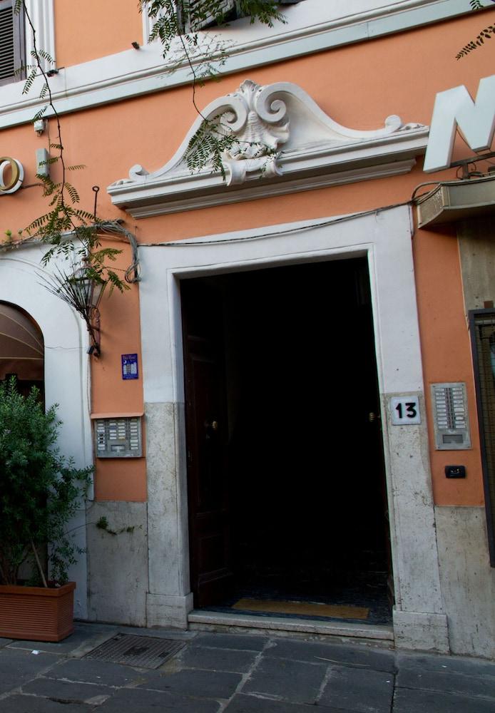 Gaudi Guesthouse Rome Exterior photo